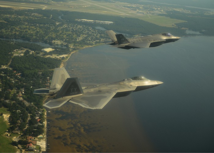 Máy bay chiến đấu tàng hình F-22 và F-35 của Không quân Mỹ sẽ kiểm soát bầu trời châu Á-Thái Bình Dương